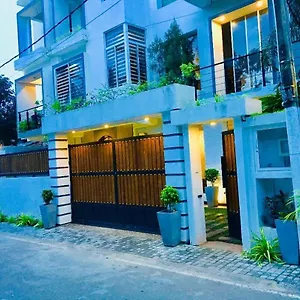 3* Motel 8 Luxury